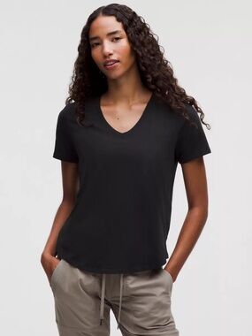 Lululemon Black Love V-Neck T-Shirt Sz 8